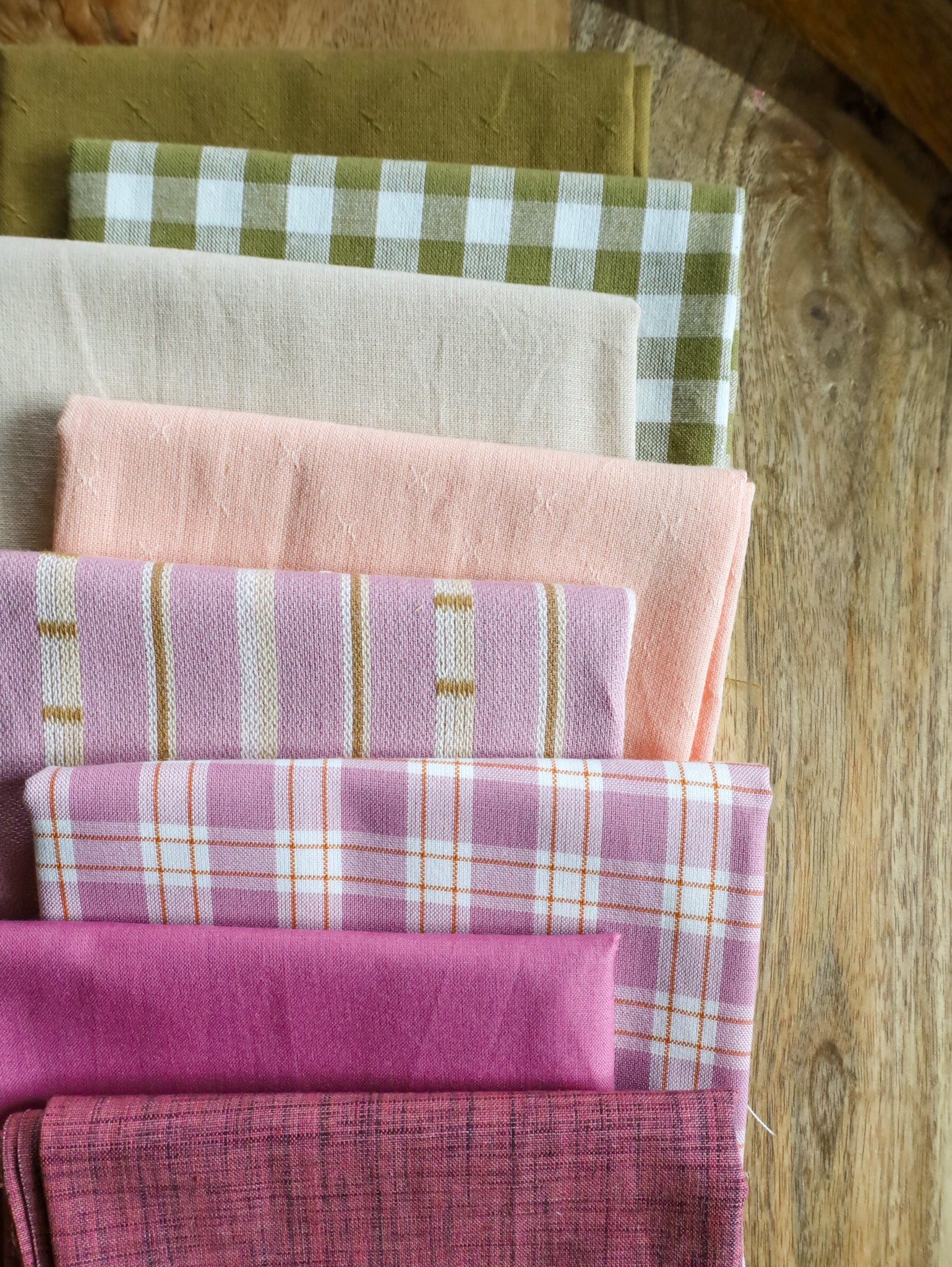 Berry Garden - 8 Woven FQs