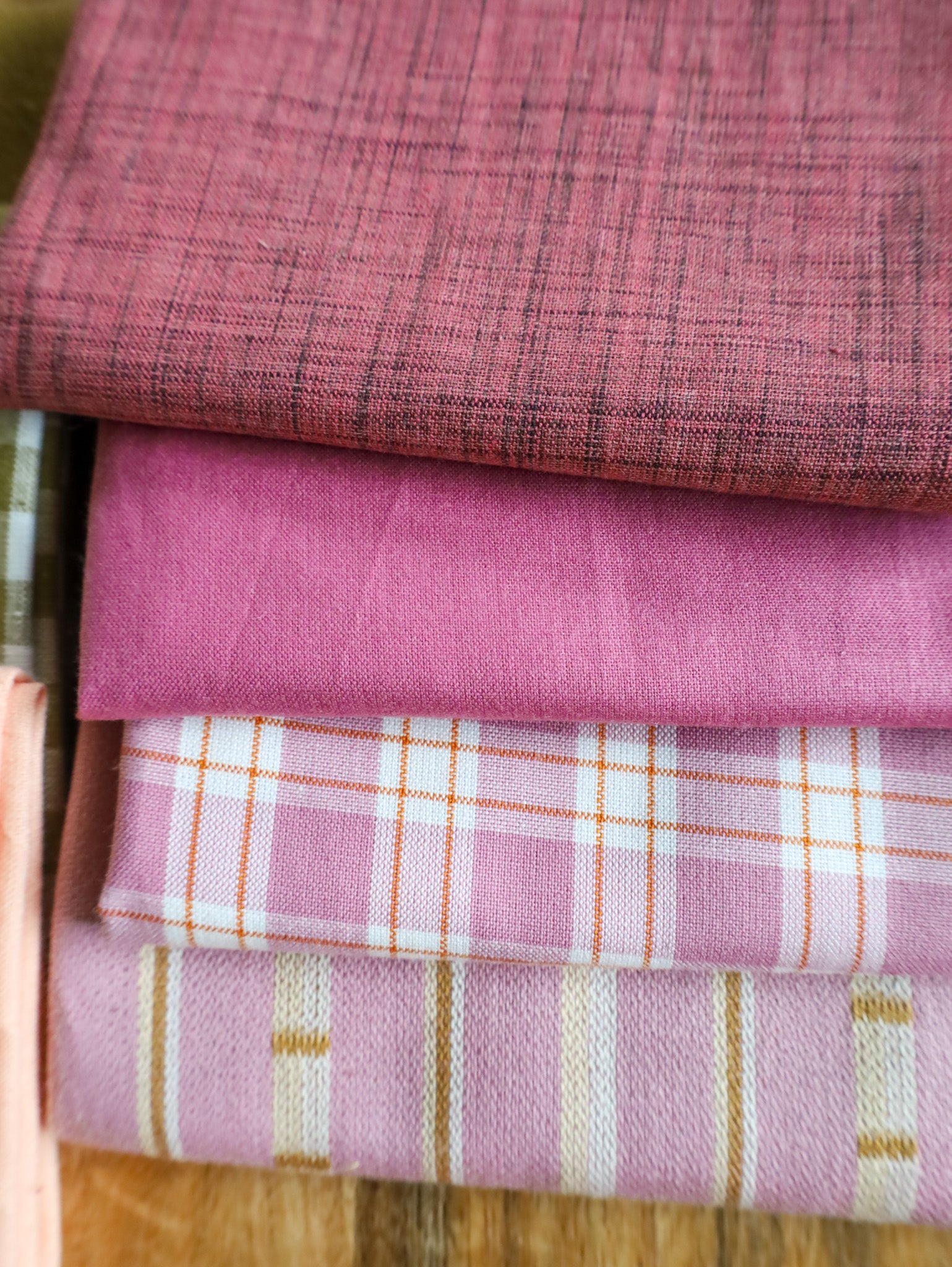 Berry Garden - 8 Woven FQs