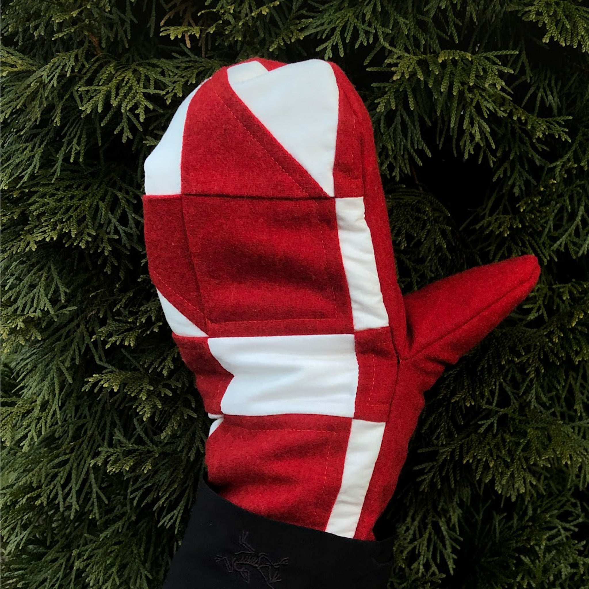 Quilt Mitten Tutorial - Christmas Joy Quilt Edition