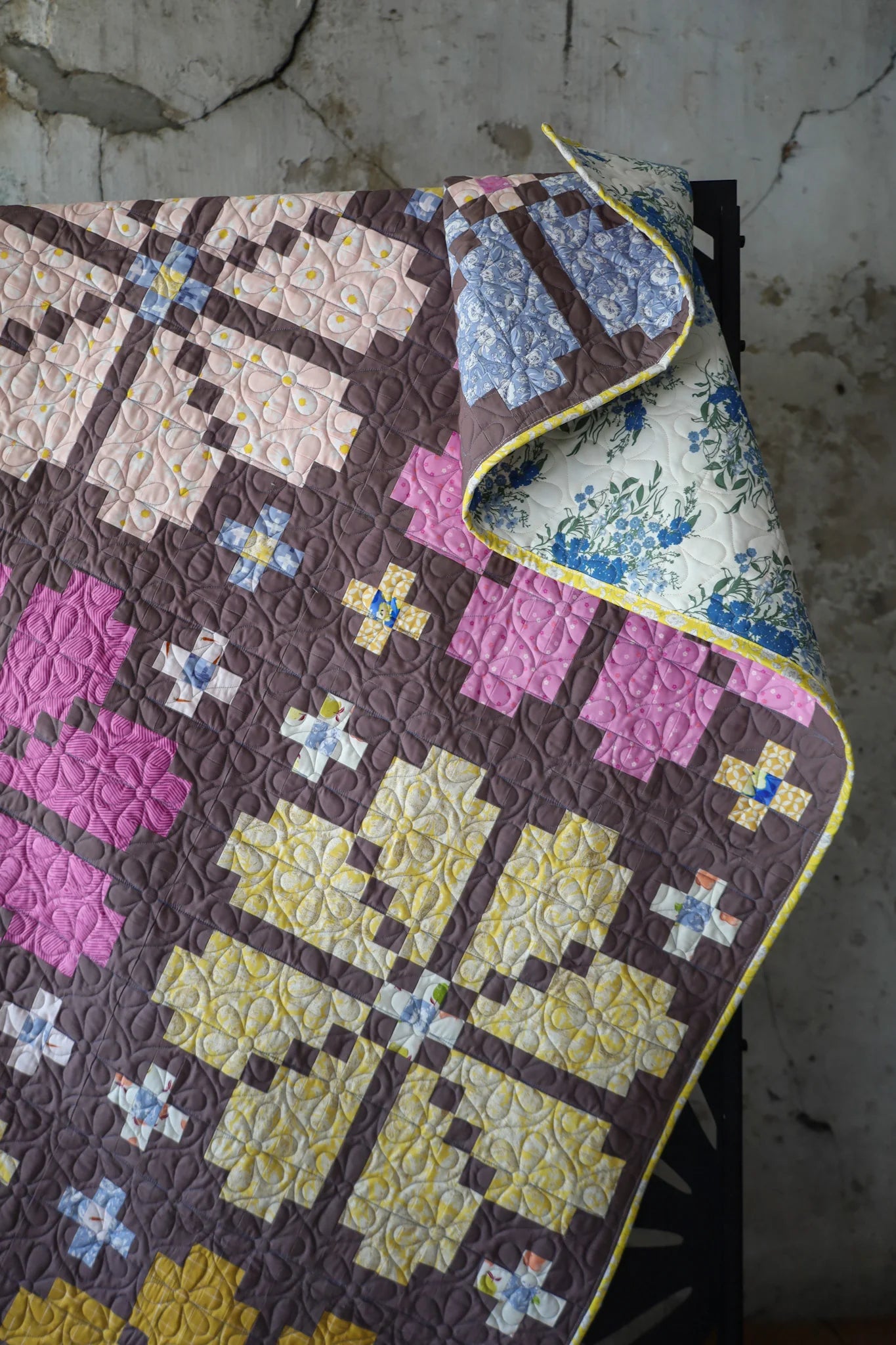 Driftwood Knitted Blooms : Handmade Quilt