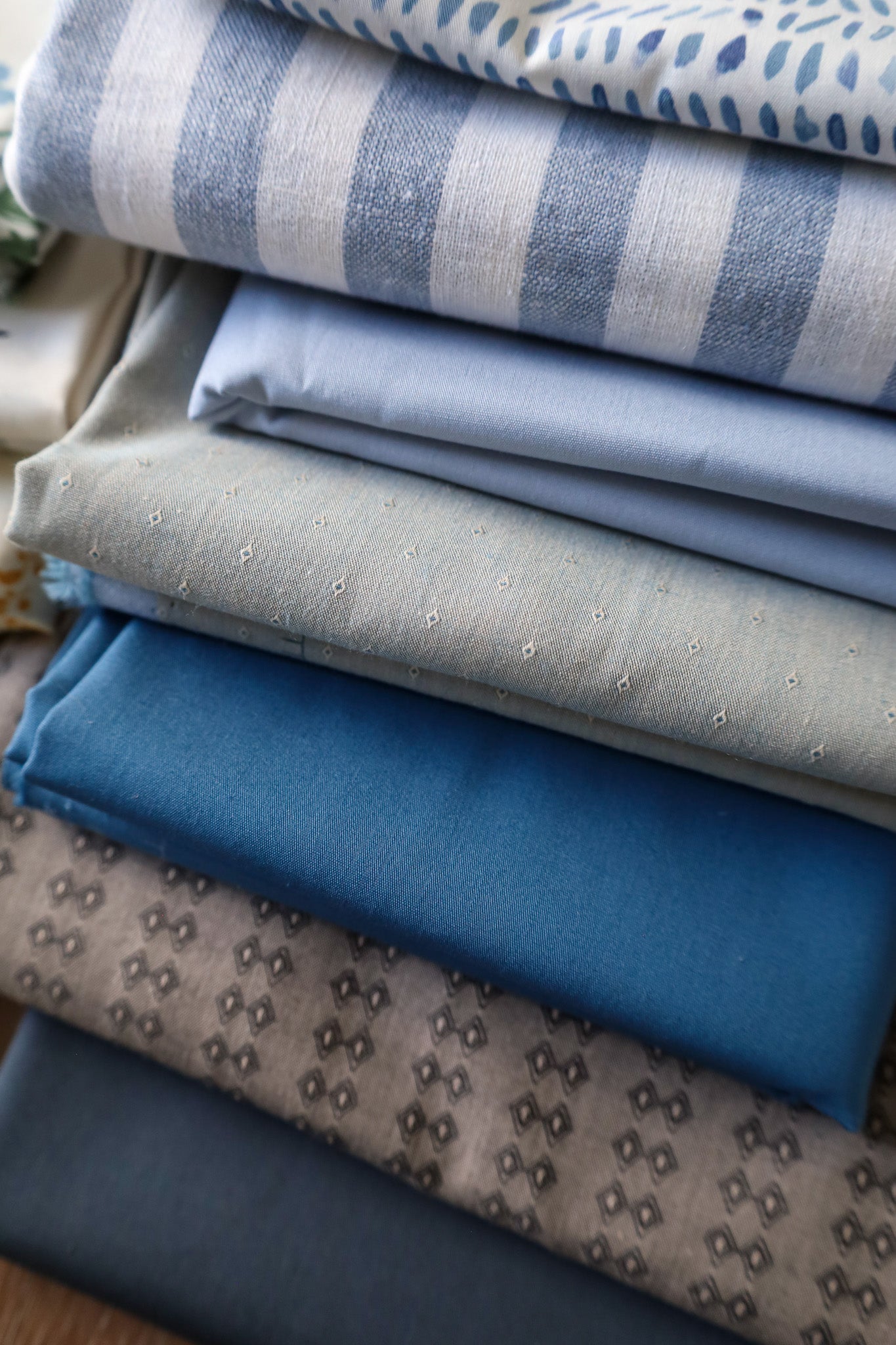 PREORDER Expected to ship Early June • Quilt Finishing Fellowship Course Kit: Summer Breeze