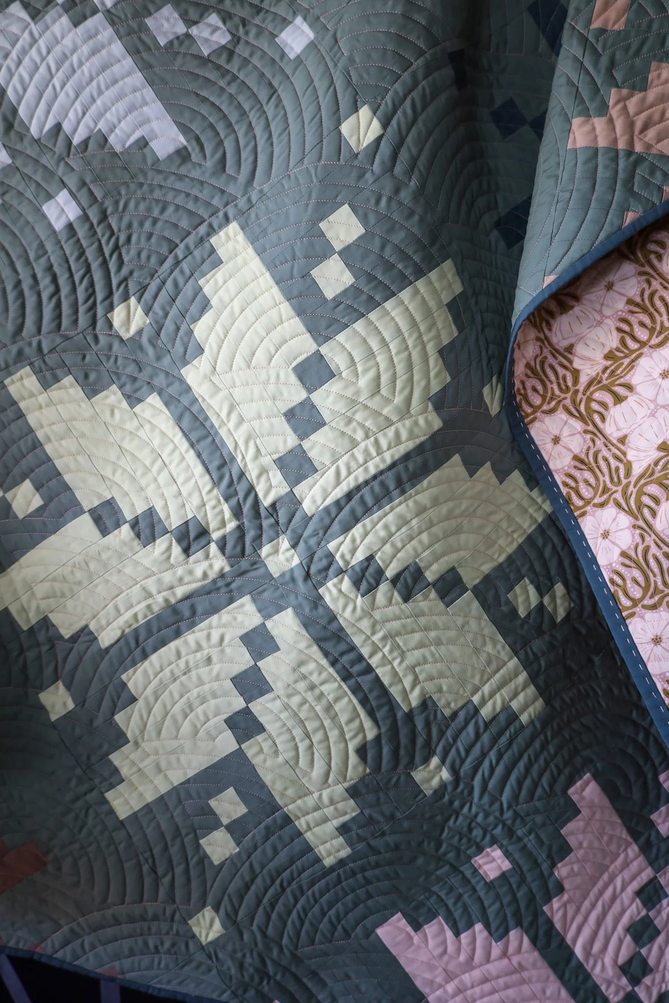 Rosemary Knitted Star: Handmade Quilt