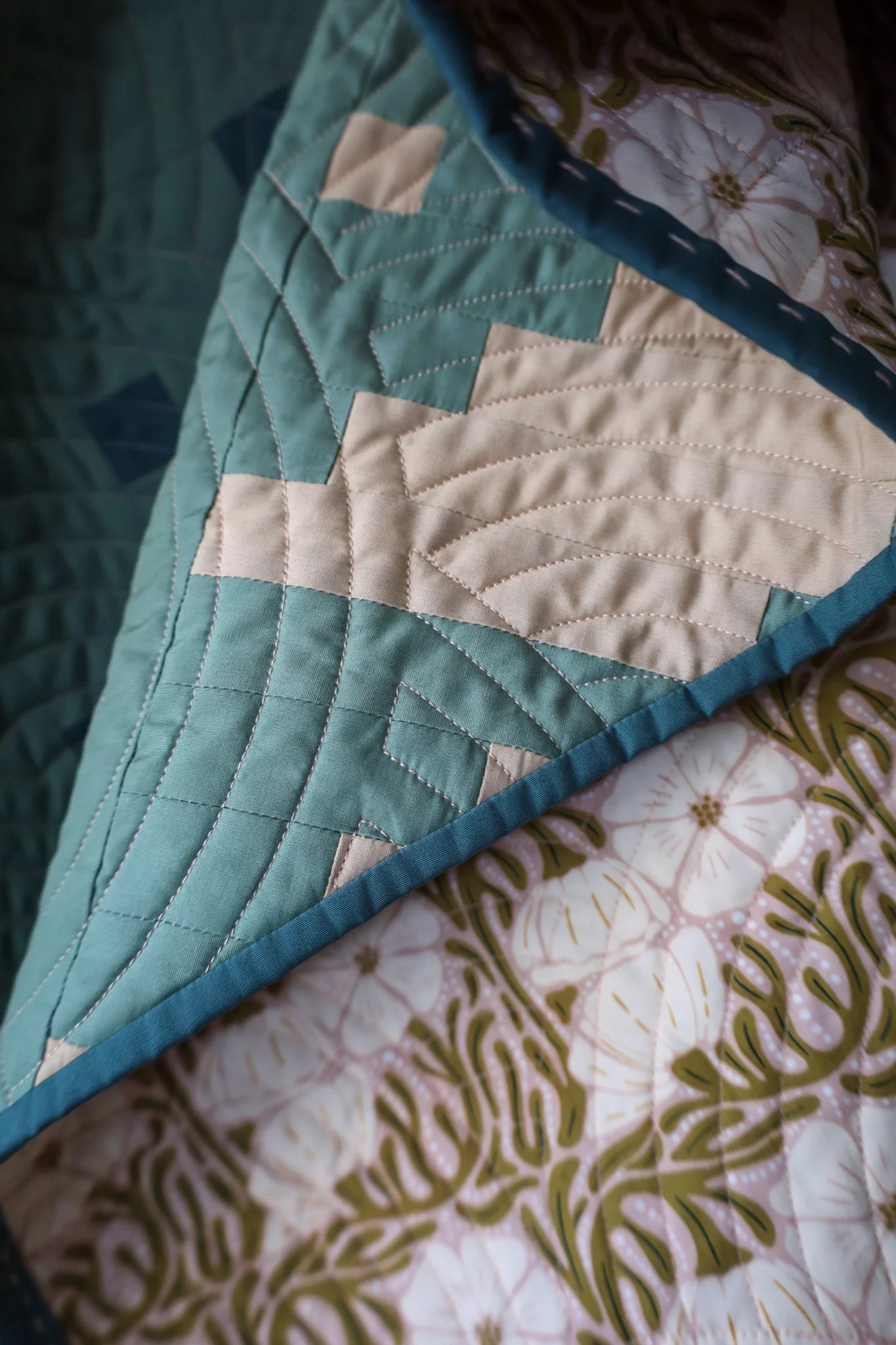 Rosemary Knitted Star: Handmade Quilt