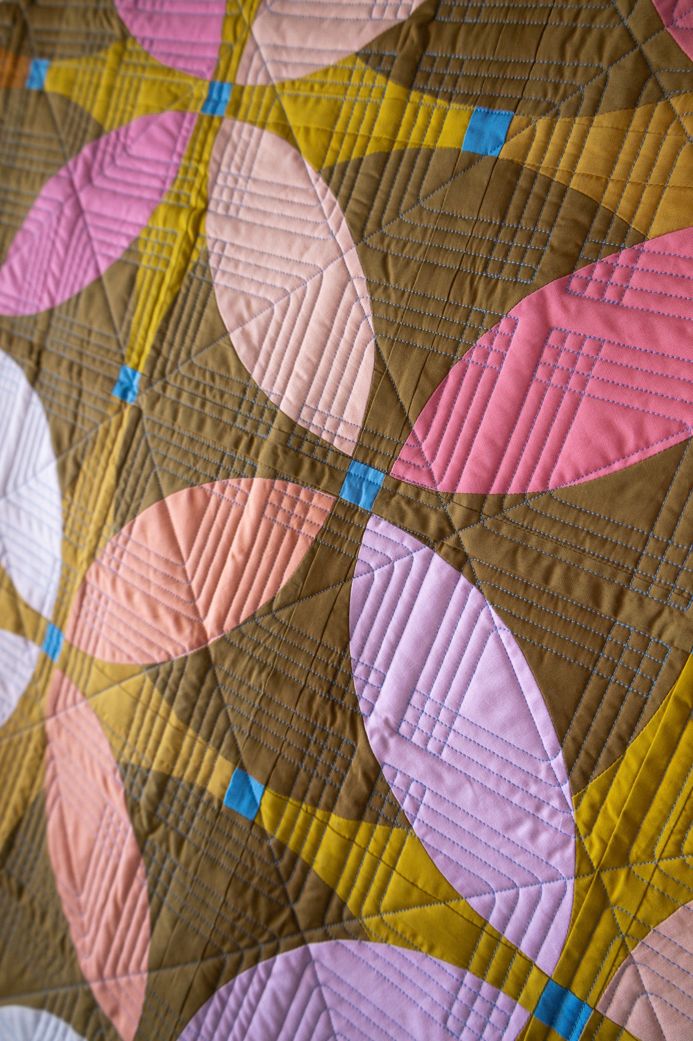 Retro Blossoms • Golden • Throw Size Quilt Kit