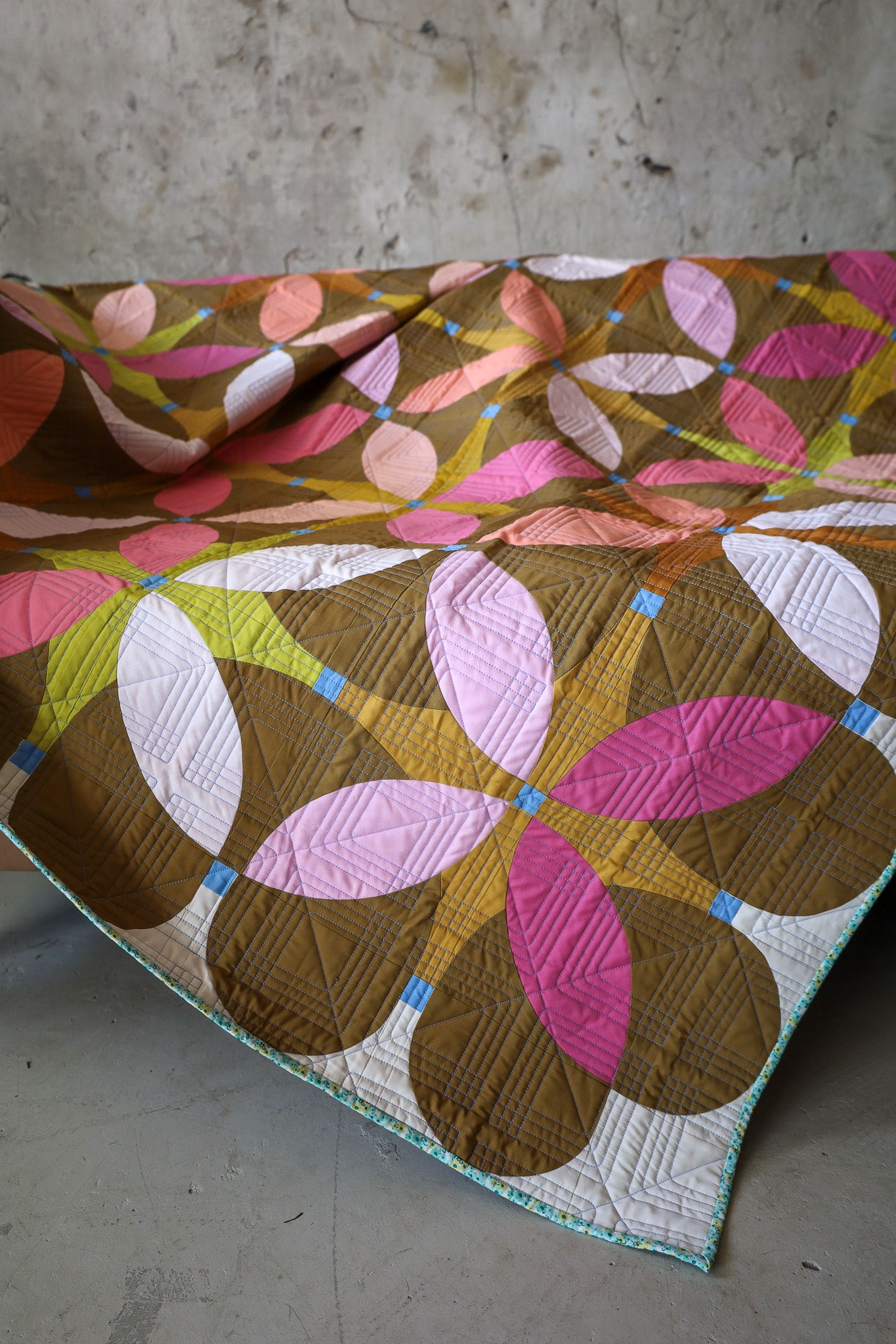 Retro Blossoms • Golden • Throw Size Quilt Kit